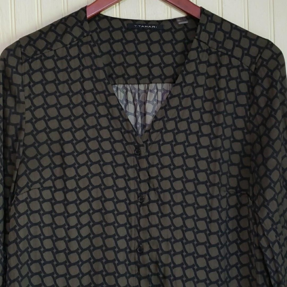 T Tahari Blouse Womens Medium Green V Neck Long Sleeve Chiffon Geometric Top